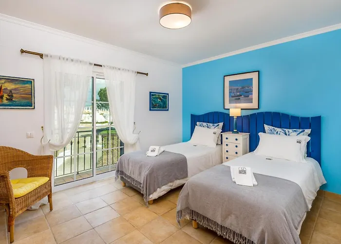 Falesia Ocean By The Portuguese Butler *