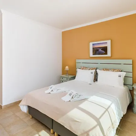 Falesia Ocean By The Portuguese Butler *